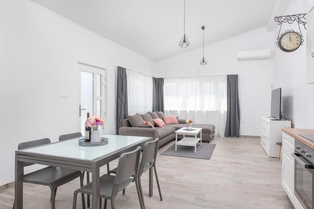 Apartment Guest House Studio Apartment Kaštela